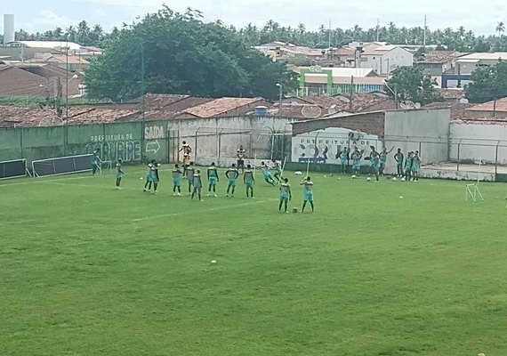 Técnico do Coruripe está com o time pronto para conquistar a primeira vitória em jogos oficiais na temporada