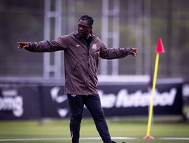 Seedorf adota estratégia diferente para mudar cenário do Corinthians
