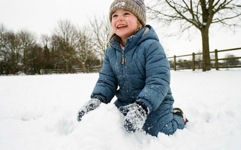 A vida é simples: para ser feliz, não precisa nem de brinquedos
