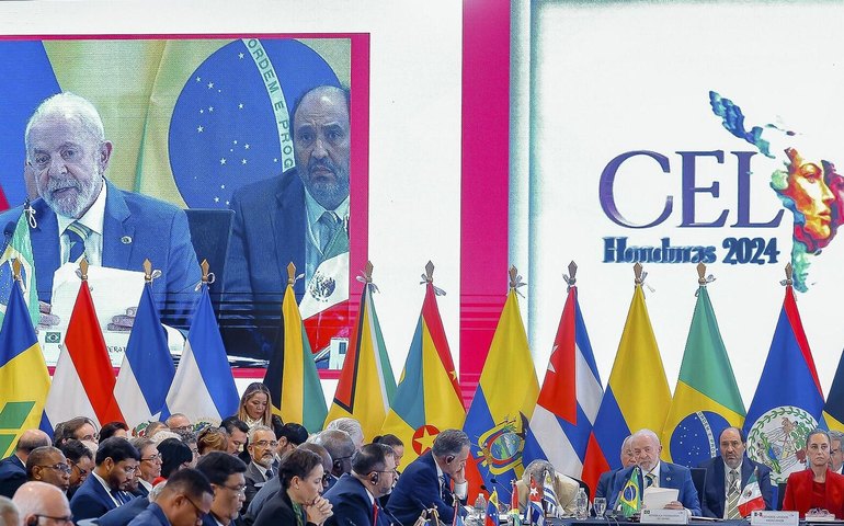 Lula acusa Trump de tentar 'restaurar antigas hegemonias' em meio à guerra de tarifas