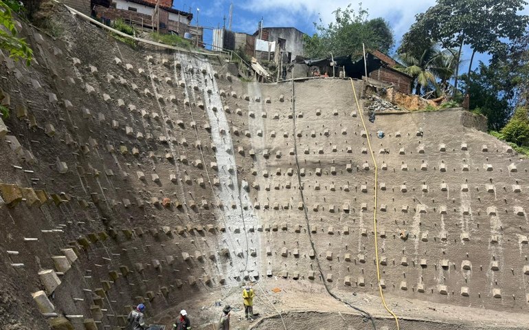 Contenção de encostas no São Jorge e Vale do Reginaldo entram na fase final