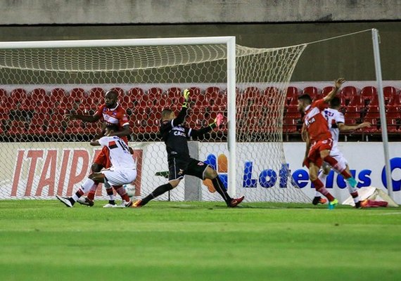 Defesa do CRB contribui com ataque,  mas está comprometendo no returno