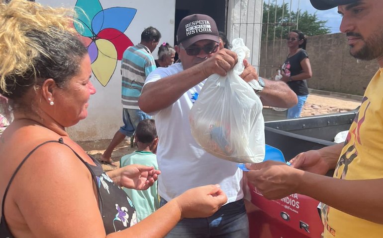 População de Palmeira dos Índios começa a receber kit da Páscoa