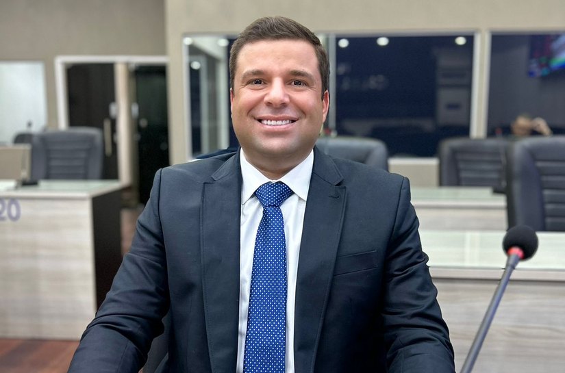 Marcelo Palmeira retorna ao plenário após vitória eleitoral