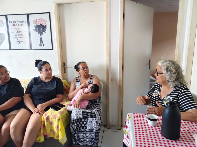 Lenilda Luna ouve demandas sobre falta de água e serviços básicos no Residencial Maceió