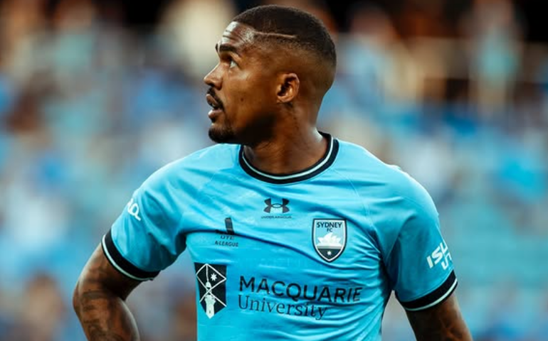 Douglas Costa tem prisão decretada por não pagar pensão e rompe contrato com clube australiano