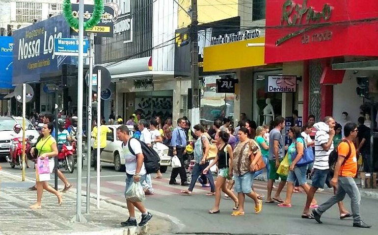 Comércio funcionará em horário especial neste domingo (23)