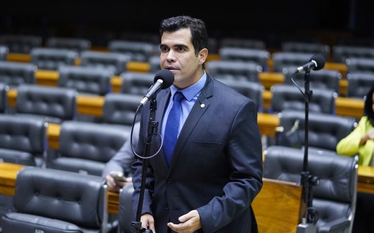 Comissão aprova proposta que institui política de assistência à saúde na rede pública de ensino