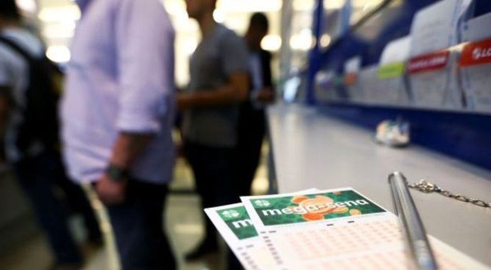 Mega-Sena pode pagar prêmio de R$ 42 milhões nesta quarta-feira / Foto: Foto: Marcelo Camargo/Agência Brasil
