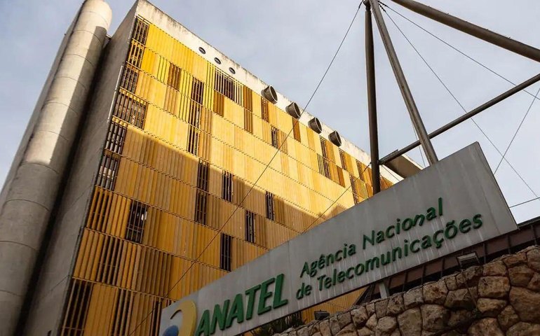 Anatel faz operação em centros de Amazon, Shopee e Mercado Livre contra eletrônicos piratas