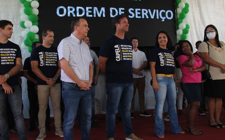 Deputado Sérgio Toledo participa da assinatura de ordens de serviços em Capela