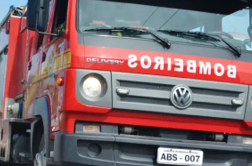 Corpo de Bombeiros controla princípio de incêndio em residência em Arapiraca