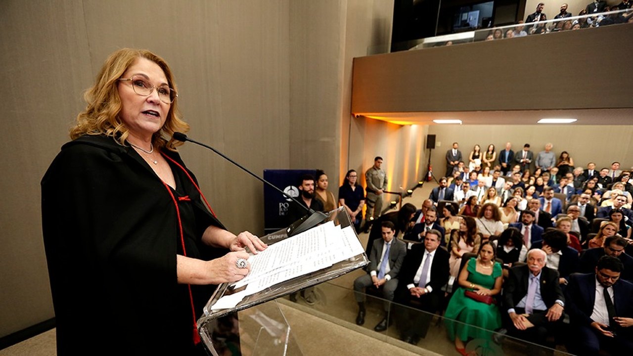 Silvana Omena toma posse no TJAL e destaca trajetória de 30 anos na magistratura