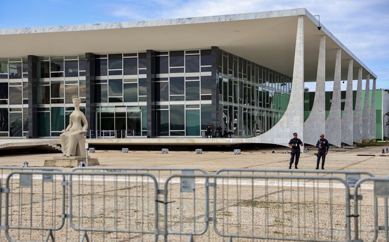 Defesas dos acusados de golpe pedem julgamento no plenário do STF
