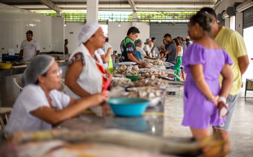 Feriado altera horários de feiras, mercados e shoppings populares