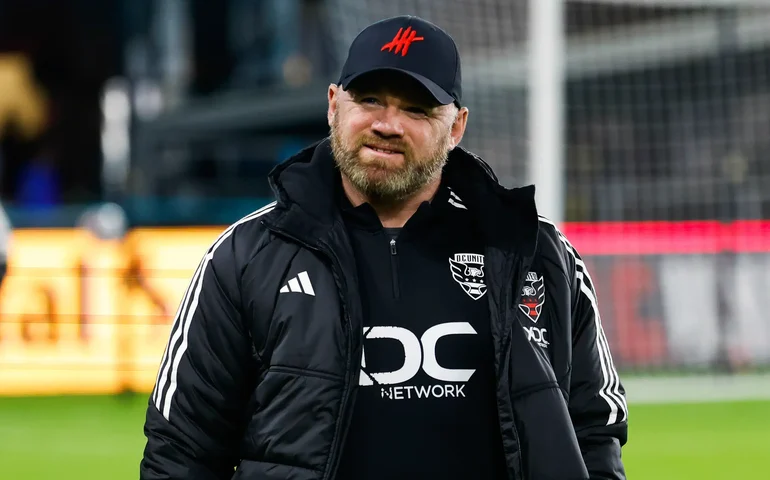 'Treino' desde 1 ano e comparação com Rooney: adolescente prodígio nos dardos vira sensação mundial