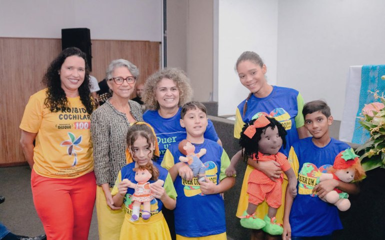 OAB/AL homenageia personalidades que se destacam na defesa da criança e do adolescente