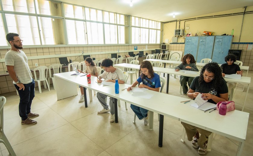 Quarenta e oito escolas estaduais participam das provas da Olimpíada Alagoana de Química