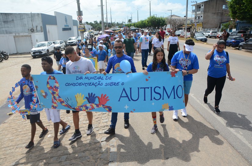 Coruripe se une em caminhada pela conscientização do autismo: informação gera empatia, empatia gera respeito!