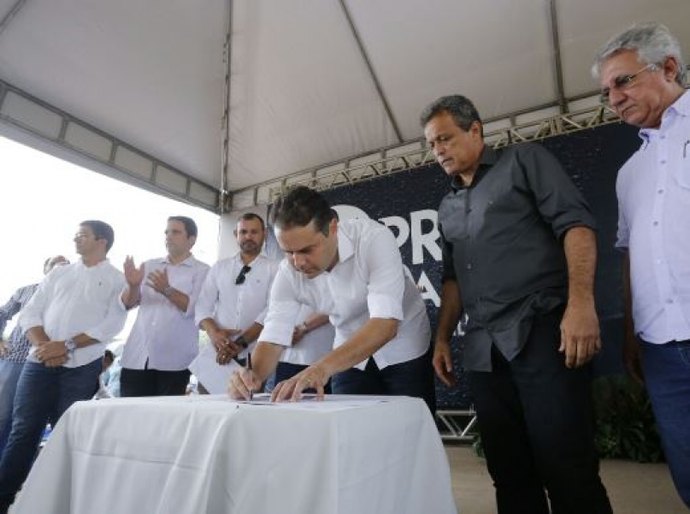Igreja Nova: Renan Filho assina ordem de serviço para recuperação da AL-225