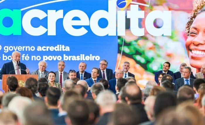 Presidente Lula durante o lançamento do Programa Acredita