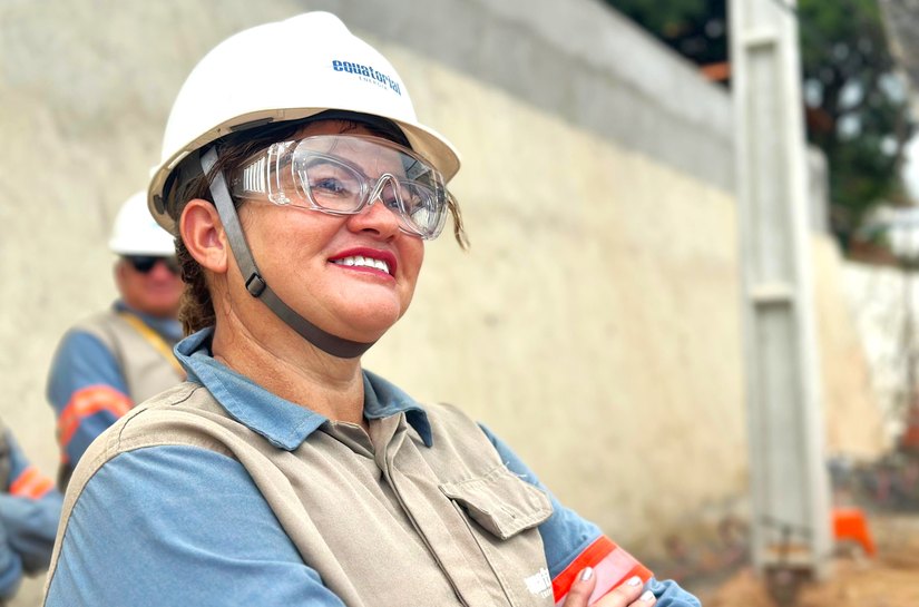 De Juazeiro a Alagoas: Conheça a história de superação, coragem e dedicação da eletricista Ivanilda Fidelis