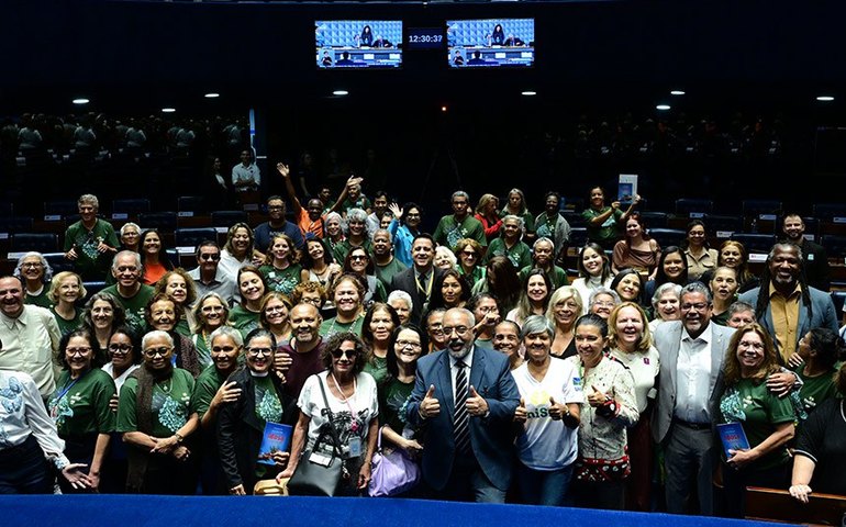 Previdência e respeito aos idosos são temas de sessão em homenagem aos idosos