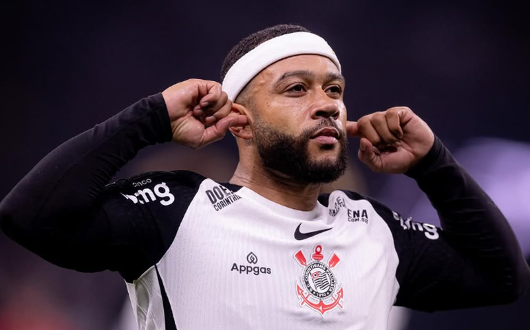 Corinthians convence Memphis Depay a receber dívida milionária em parcelas