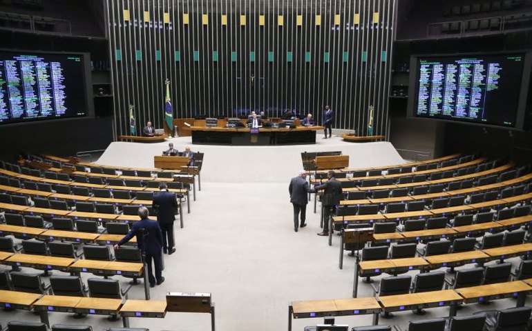 Relator adia votação da PEC da Segurança e líderes são convocados para discutir proposta