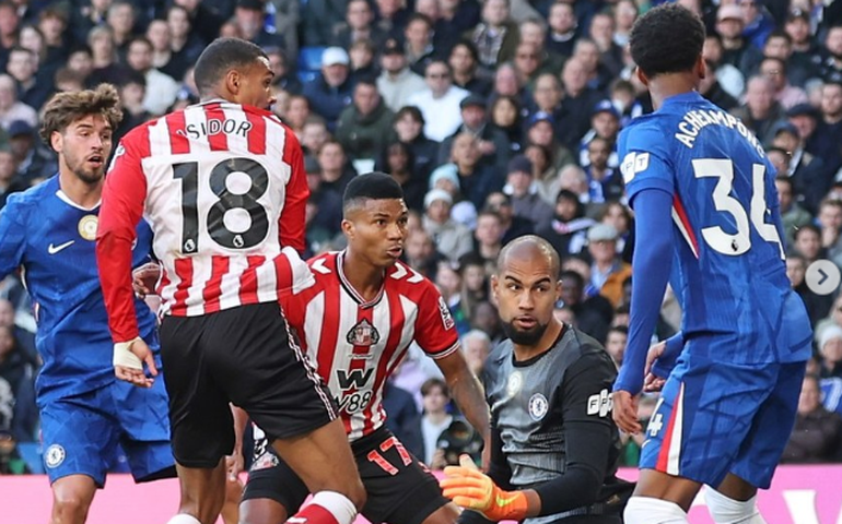 Estêvão entra no 2º tempo, mas Chelsea é surpreendido em casa pelo recém-promovido Sunderland