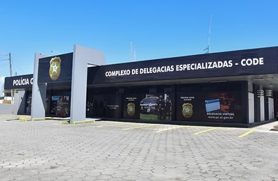 Polícia Civil divulga imagens de suspeito por filmar mulher em cabine de banheiro em Maceió