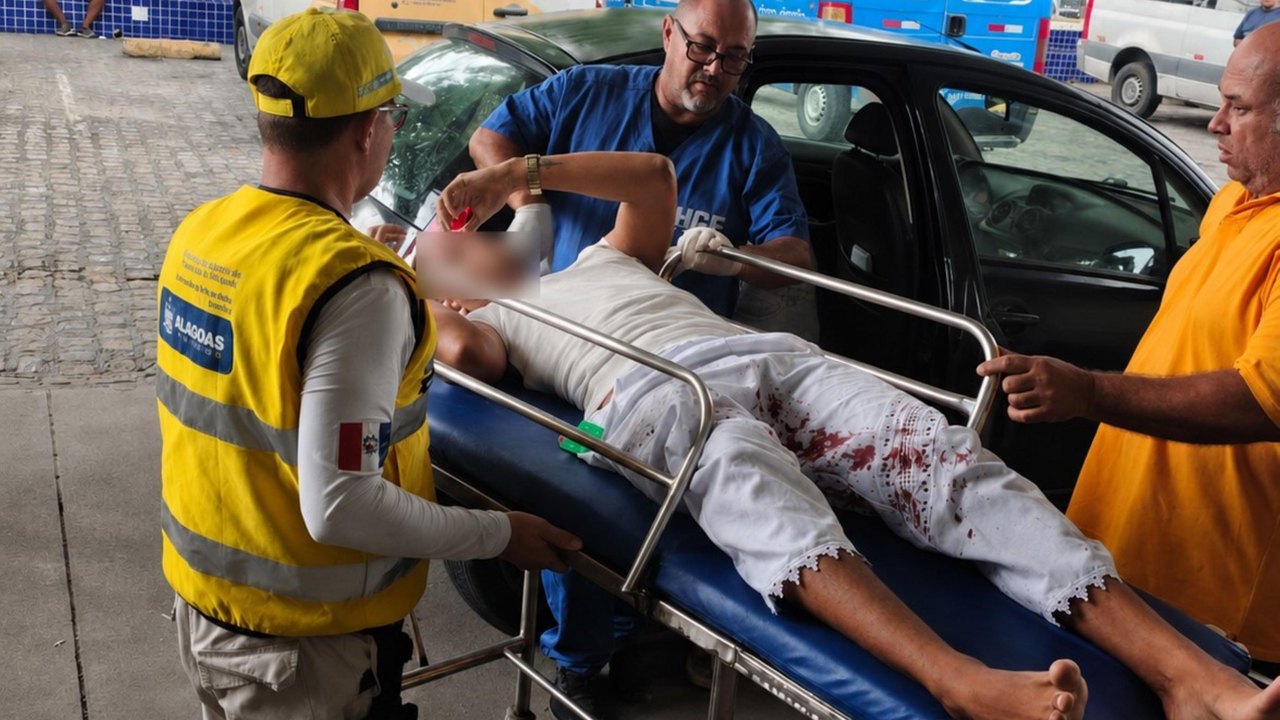 Ronda no Bairro escolta jovem baleado no Poço até o HGE