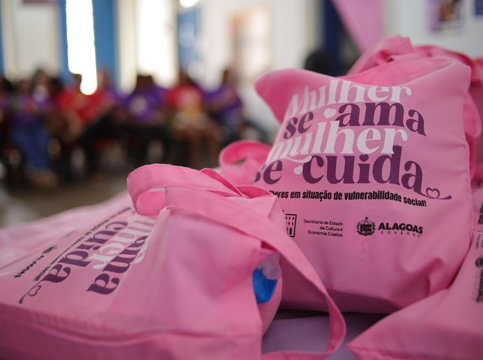 Projeto “Mulher se ama, mulher se cuida” leva acolhimento e kits de higiene a mulheres em Maceió