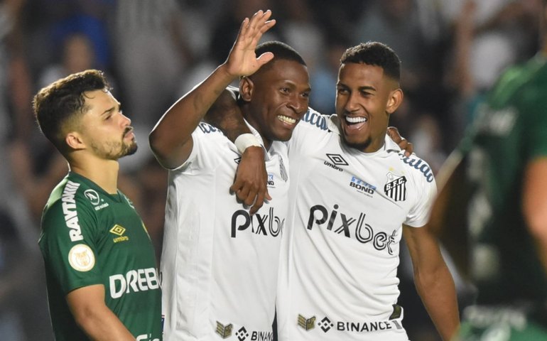 Após 3 tropeços em casa, Santos vai tentar a reabilitação em Curitiba