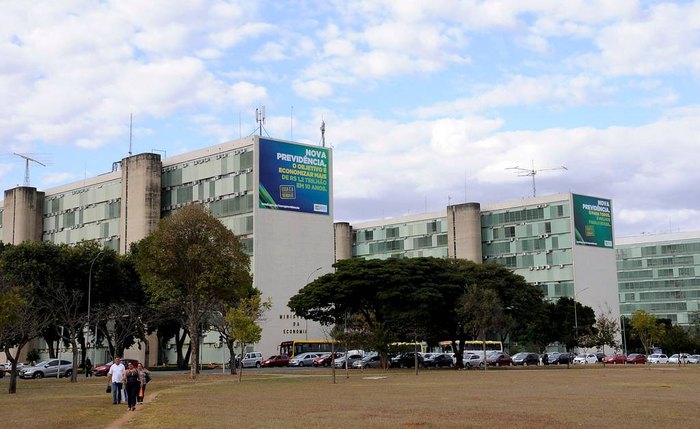 Vista da Esplanada dos Ministérios, com o Ministério da Economia em primeiro plano Vista da Esplanada dos Ministérios, com o Ministério da Economia em primeiro plano