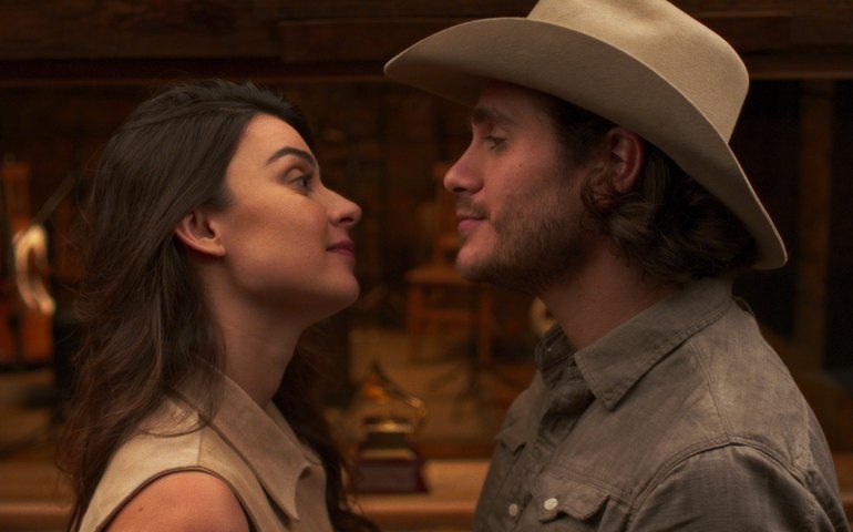 TV Aparecida exibe filme inédito com Thaila Ayala e Jackson Antunes no Tela de Sexta