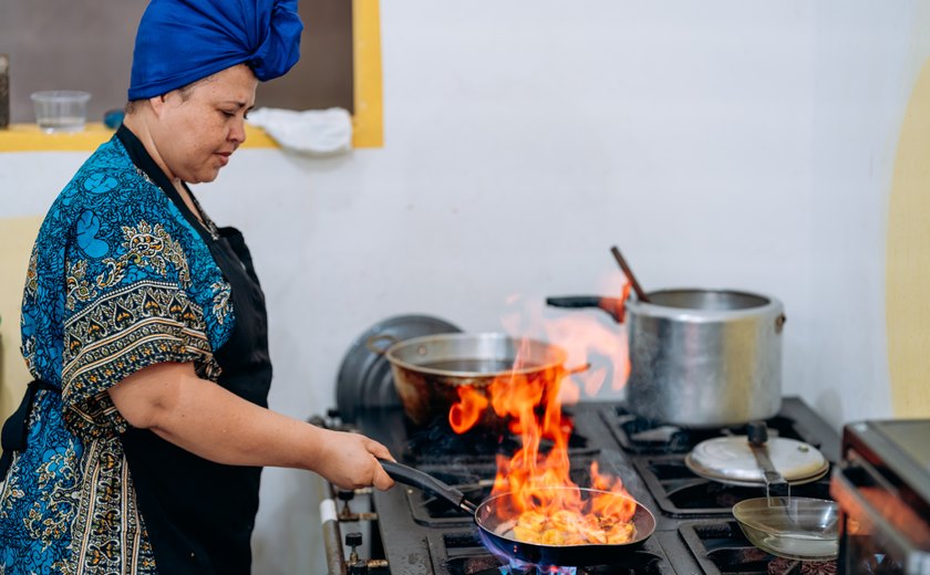 Empreendedora aposta na gastronomia afro-brasileira para alcançar sucesso em Maceió
