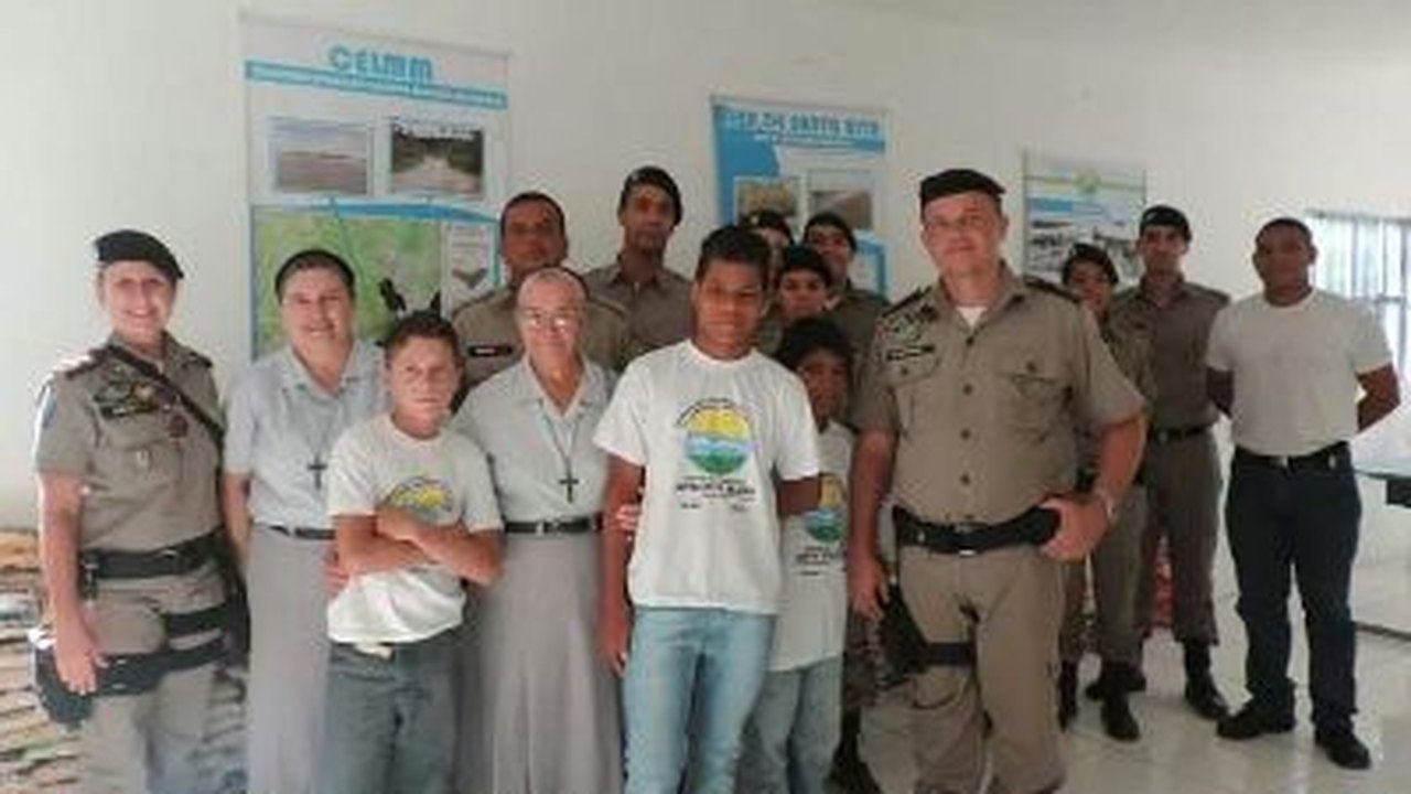 Alunos do CFP realizam entrega de 770 Kg em alimentos a instituição de caridade na Barra Nova