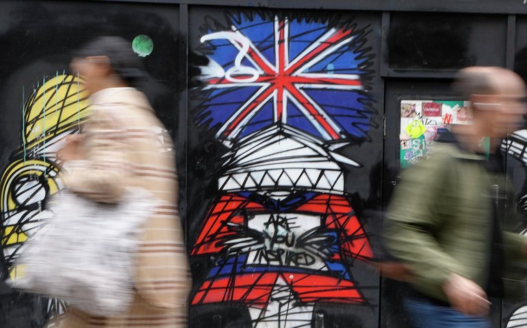 Reino Unido não pode assumir a responsabilidade pelas falhas de suas políticas e culpa outros países, diz político britânico