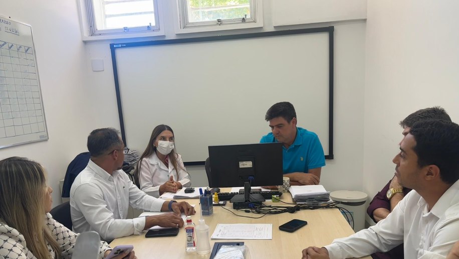 Vereador David Empregos fiscaliza PAM Salgadinho