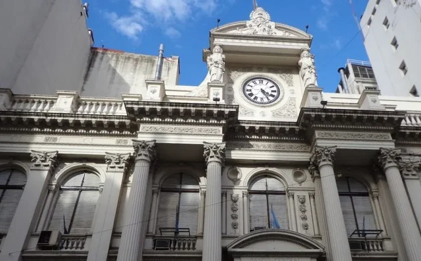 BC argentino vende US$ 379 milhões em reservas após dólar tocar teto da banda móvel