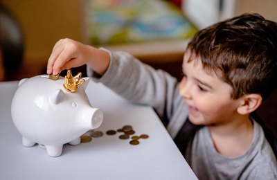 No mês das crianças entenda como funciona a educação financeira para os pequenos