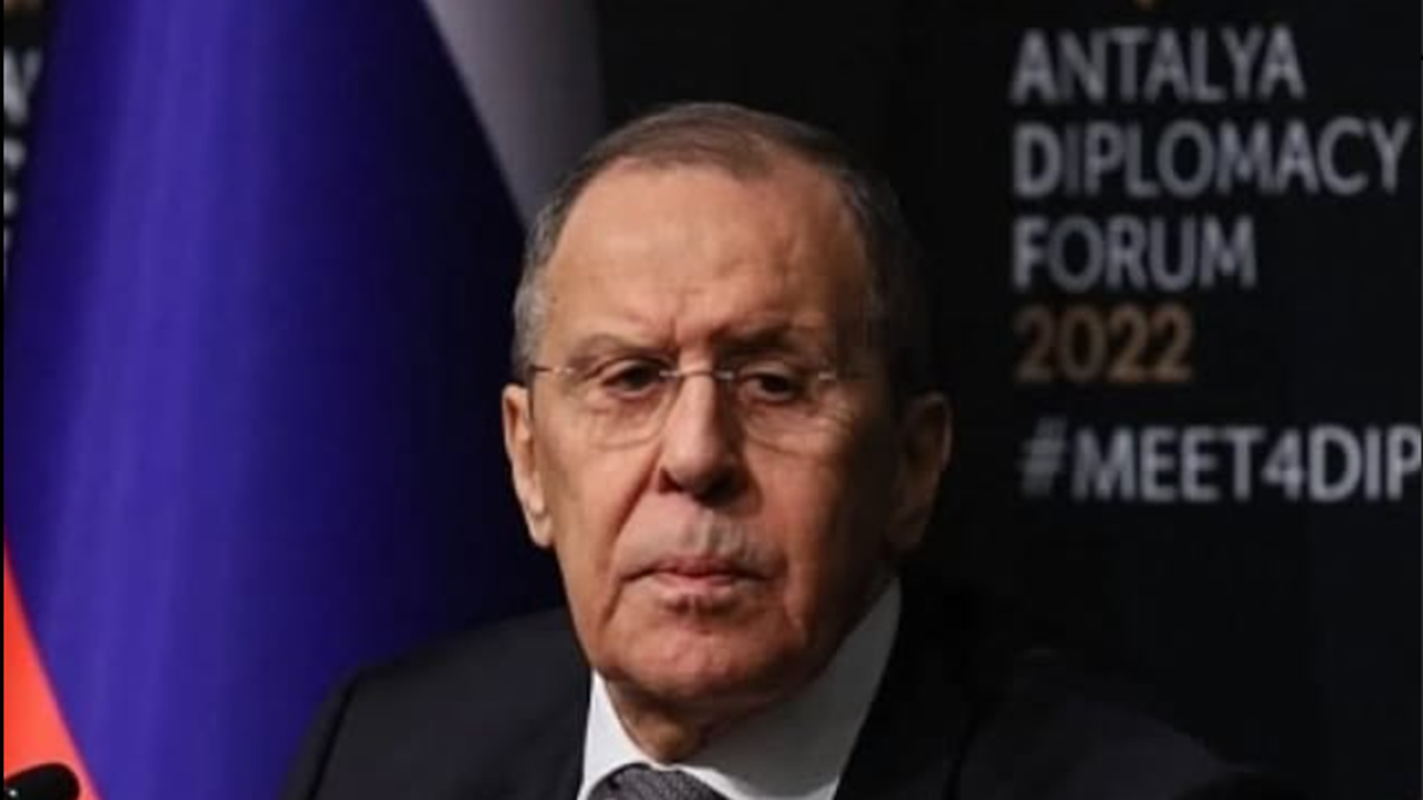 Rússia evacua parte de equipe diplomática da Síria após queda de Bashar al-Assad
