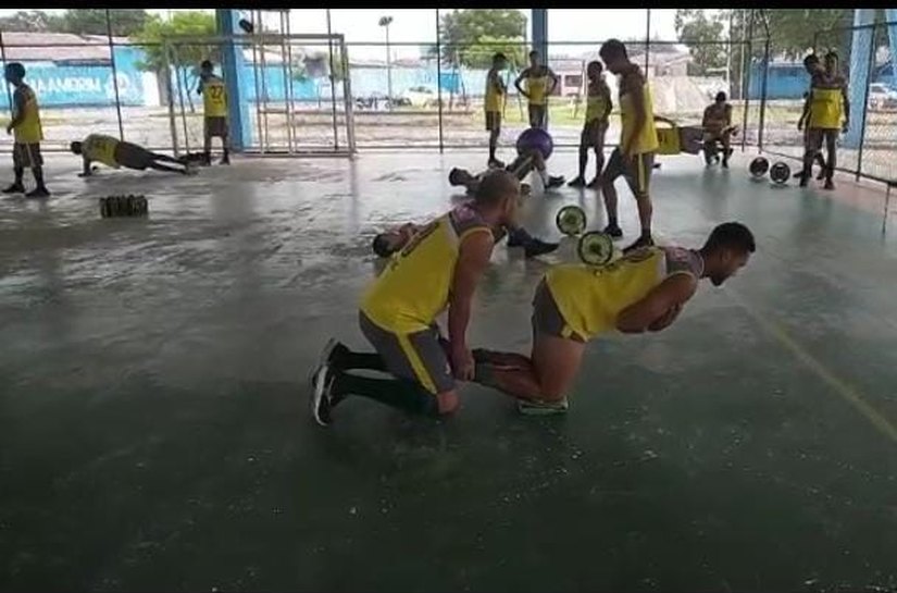 Com chuva, Coruripe treina em ginásio de olho no FF Sport Vera Cruz