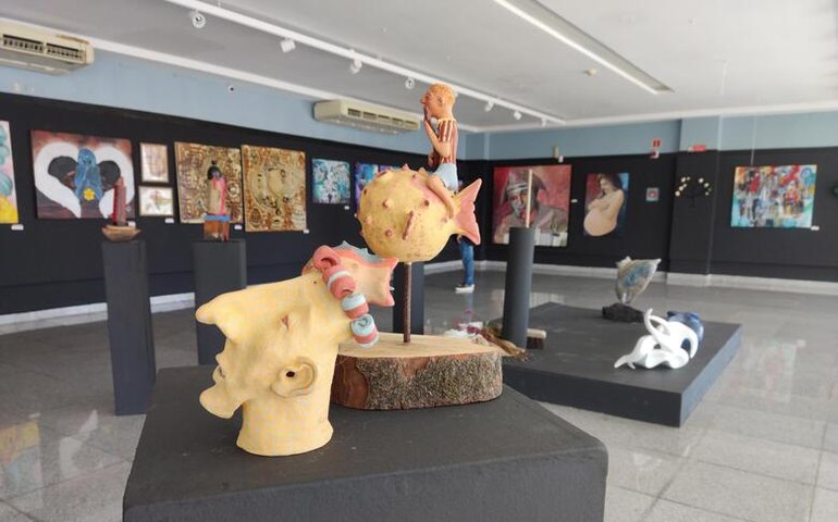 Rostos, traços e histórias na exposição “reencontro” em cartaz na galeria de artes do Deodoro