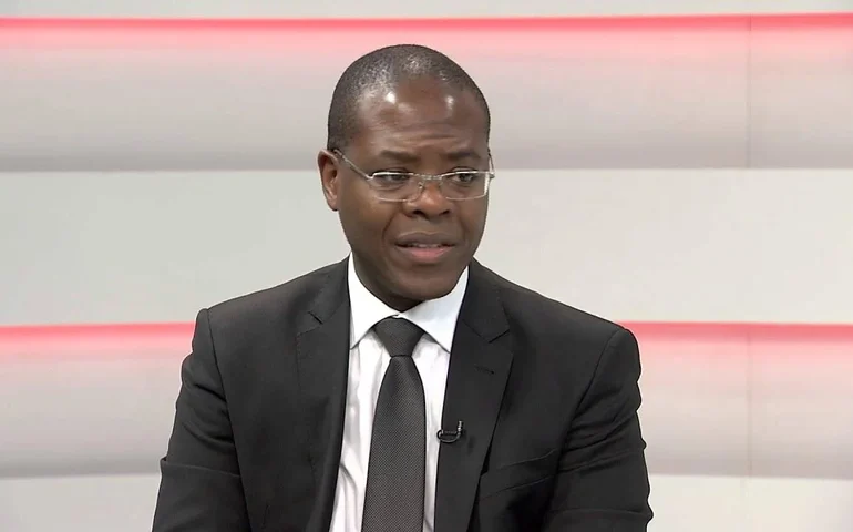 PGR denuncia Silvio de Almeida por importunação sexual contra Anielle Franco