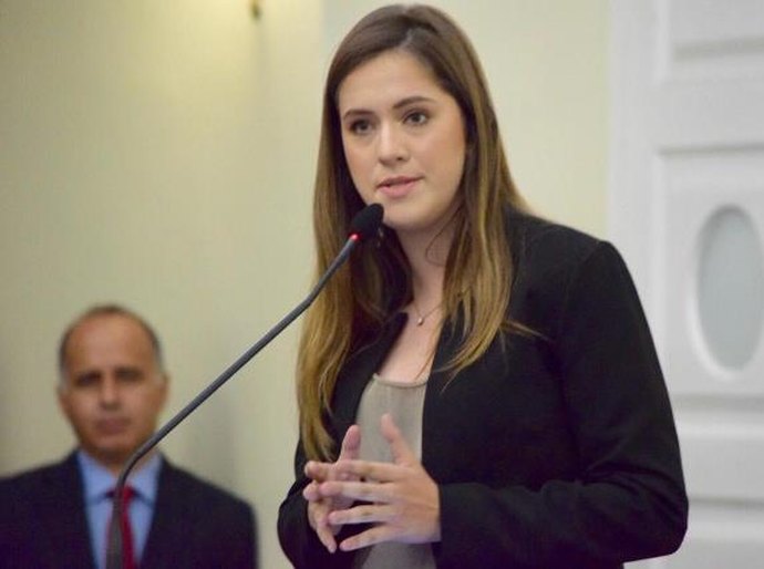 A voz da juventude chega comigo neste Parlamento, afirma Cibele Moura