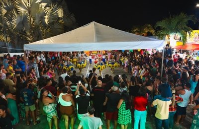 Segunda noite da Caravana do Forró 2026 levou apresentações de quadrilhas juninas e shows de Forró ao Olival Tenório