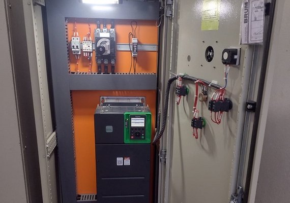 Casal investe em eficiência energética com novo inversor de frequência