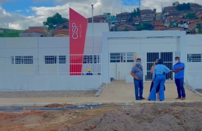 Prefeita Marcela Gomes visita obras de construção do Cisp de Novo Lino